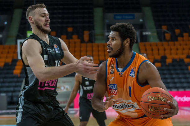 并且在关键 并且在关键